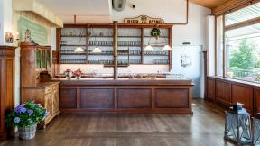 Theke im Schalander der Ayinger Privatbrauerei Theke im Schalander der Ayinger Privatbrauerei