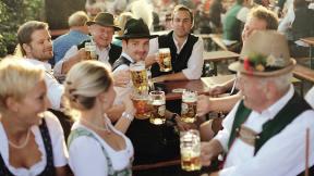 Biergarten im Ayinger Bräustüberl Biergarten im Ayinger Bräustüberl