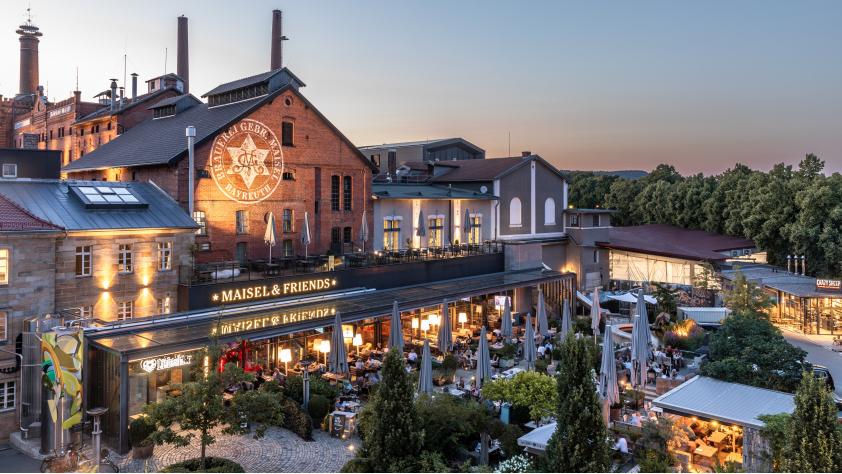 Das Conference Center von Maisel & Friends vereint historische Brauereigebäude mit moderner Eventinfrastruktur und bietet Platz für Veranstaltungen von kleinen Gruppen bis hin zu Events. Moderne Technik und flexible Raumkonzepte schaffen ideale Bedingungen für Tagungen, Meetings und Events.