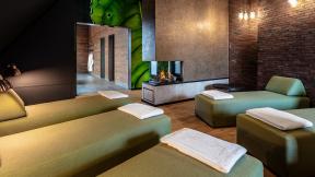Der Wellnessbereich bietet Gästen eine moderne Panorama-Sauna sowie einen Fitnessbereich zur Entspannung und Erholung. Besonders hervorzuheben ist der Blick aus der Sauna auf das Brauereigelände, der das Erlebnis einzigartig macht. Nach einem ereignisreichen Tag können Gäste hier perfekt abschalten und neue Energie tanken.